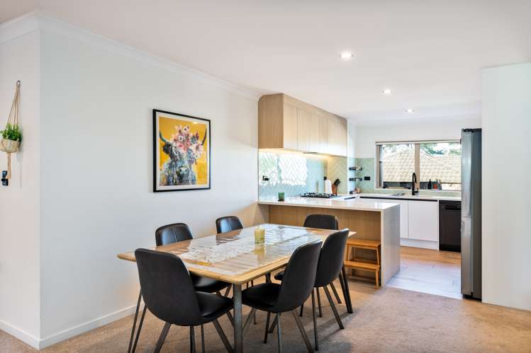 55 Helleur Road Massey_11