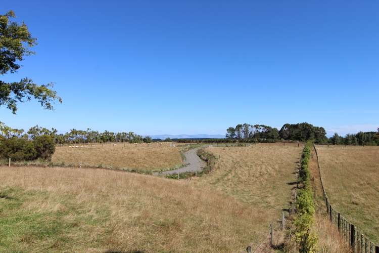 215 Fergusson Road Halcombe_14