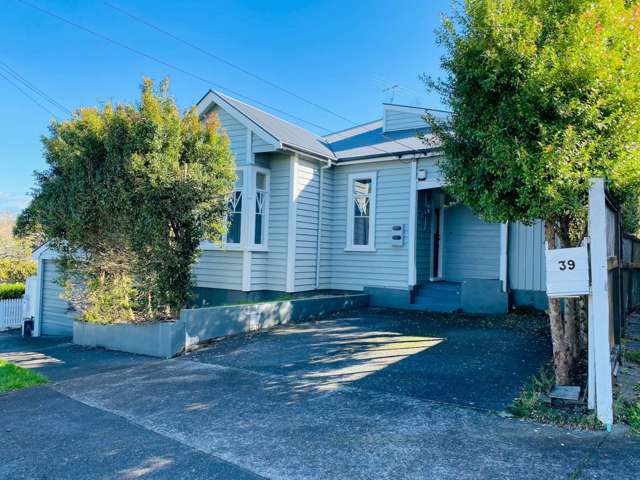 6 Bedroom In heart of Remuera