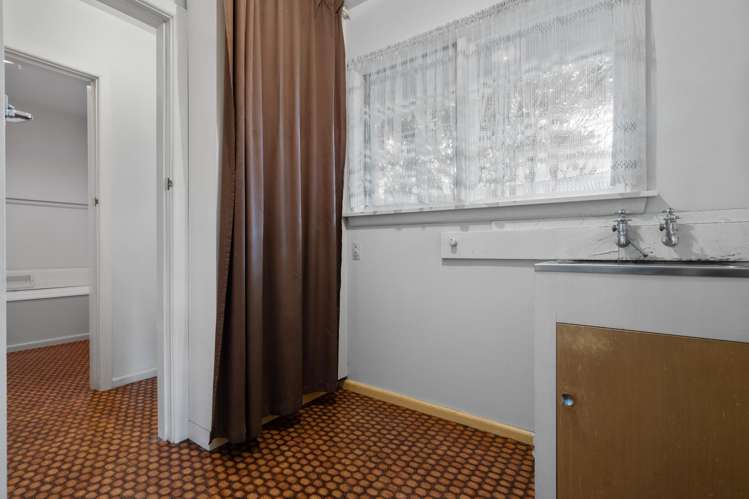 59 Woodbury Street Russley_9