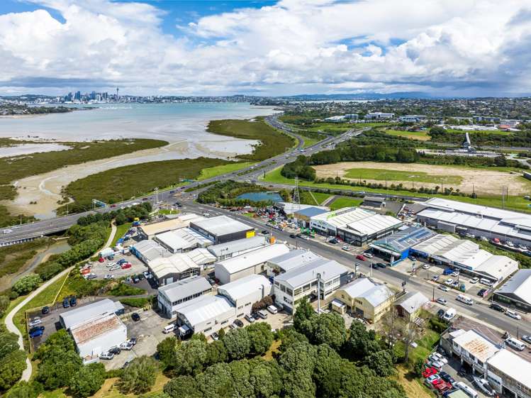 64 Barrys Point Road Takapuna_4