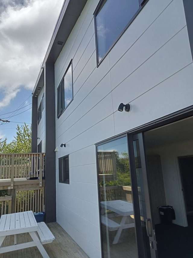 2/1 St Abbs Place North Dunedin_1