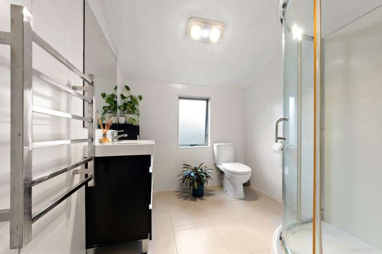 45a Kelwyn Road Kelston_11