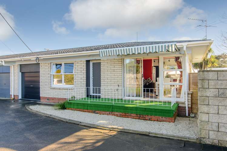 2/4 Eskdale Road Birkdale_15