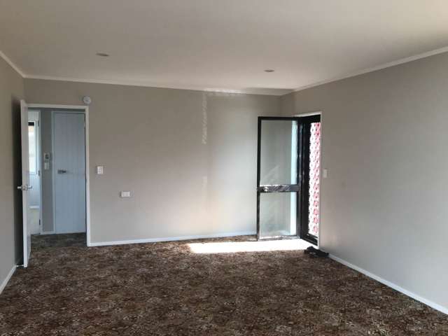 2/150 Kitchener Road Pukekohe_3