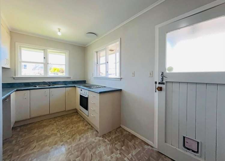  77 Wai-iti Crescent Woburn_12