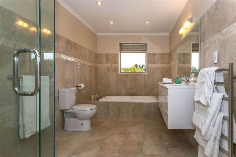 16 Lake View Place Fairhall_18