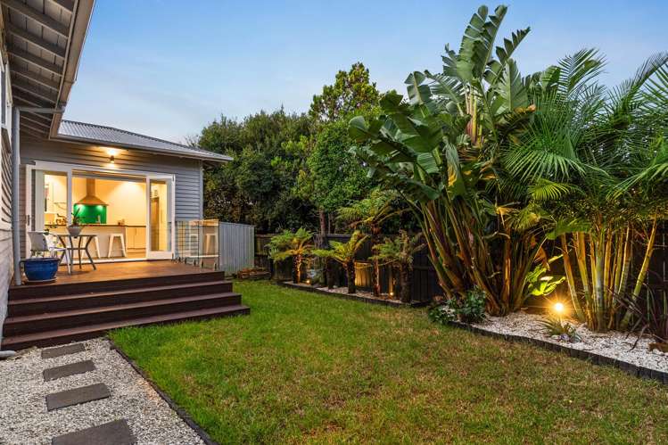 2/105 Lancaster Road Beach Haven_8