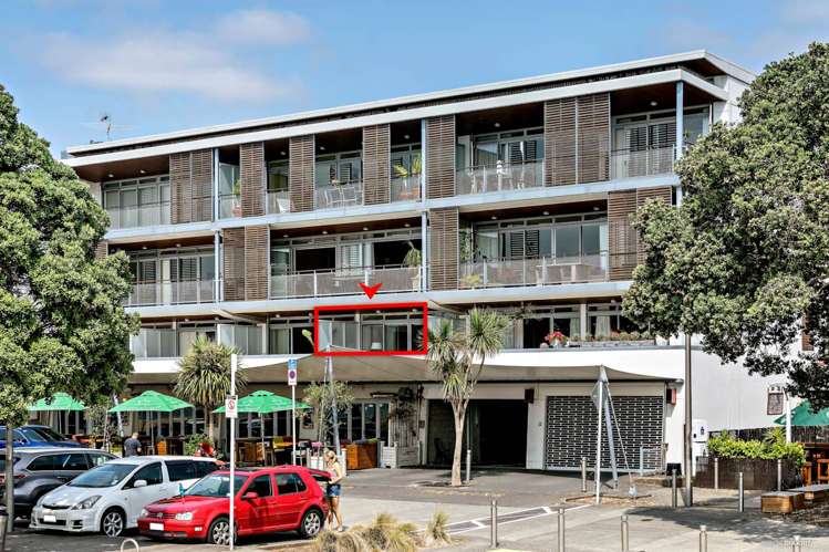 2/6 Beach Front Lane Browns Bay_6