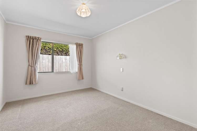 30 Caversham Drive 2612_15