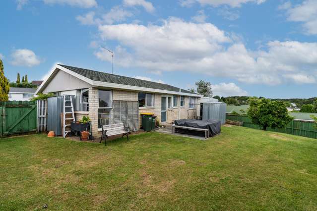 72 Amanda Avenue Dinsdale_2