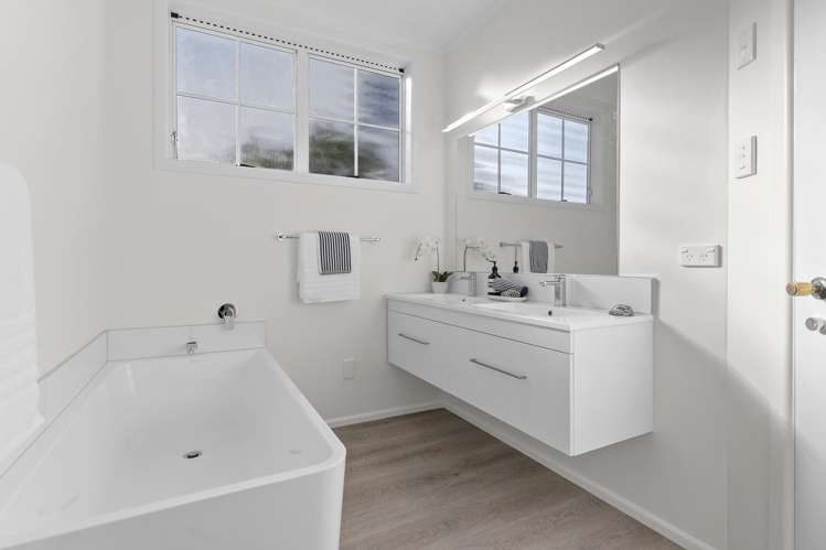 238 Marine Drive Lowry Bay Eastbourne_12