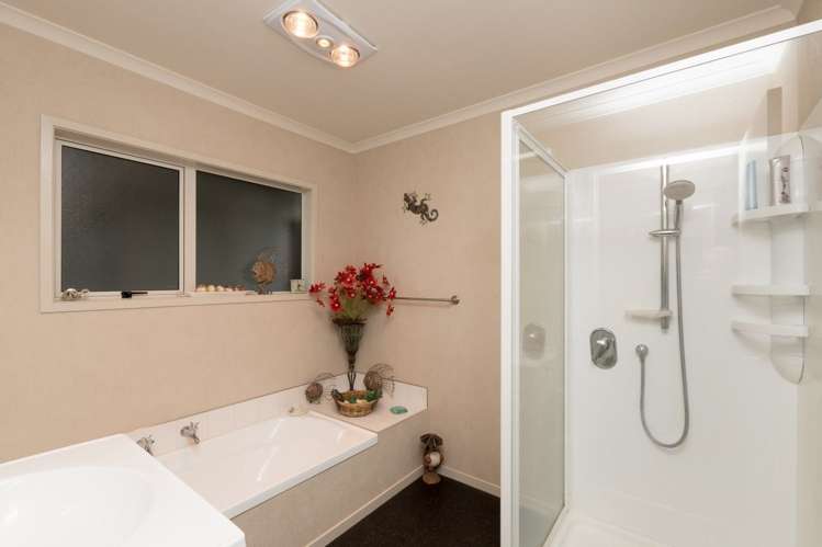 3 Denby Heights Hawera_12