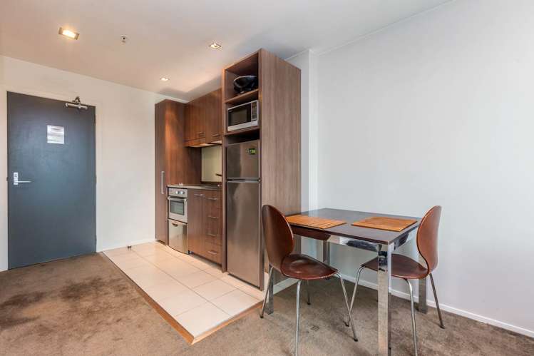 303/85 Beach Road City Centre_5