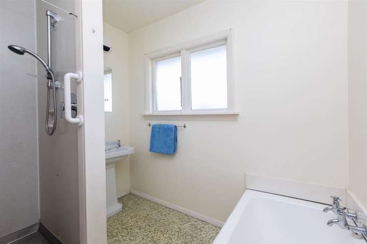 347 Breezes Road Aranui_9