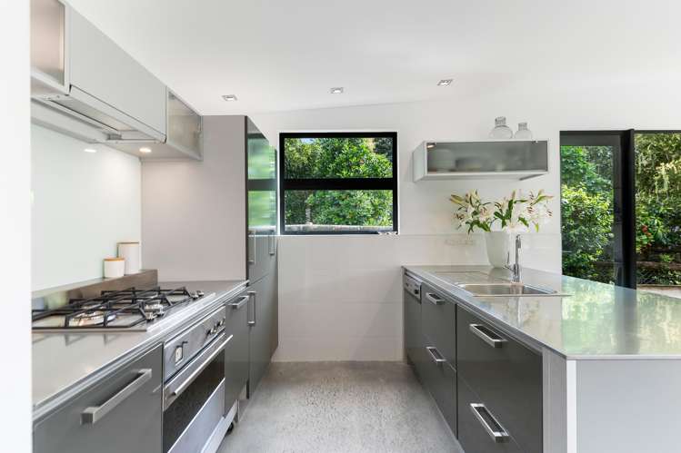 8 Erangi Place Bethells Beach_9