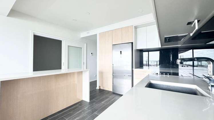 1202/70 Anzac Avenue City Centre_3