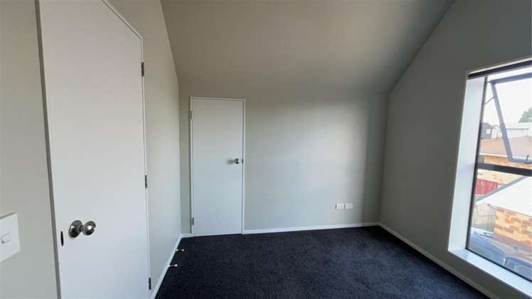 8D Inverness Avenue Hamilton East_14