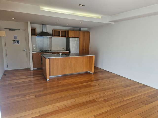 LOW RENT: Stunning apt w/secure carpark & balcony