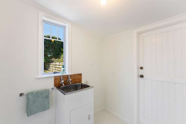 8 Manuka Street Otaki Beach_19