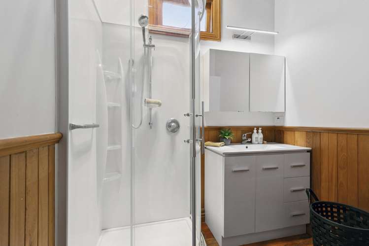 59 Queens Drive Lyall Bay_11