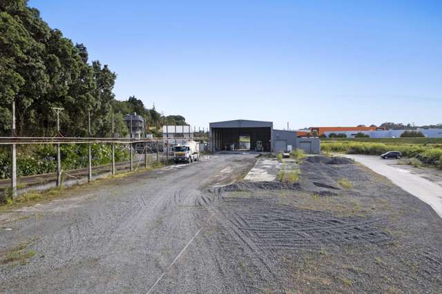 Versatile suburban warehouse with generous yard