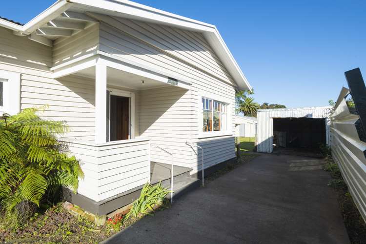 14 De Lautour Road Kaiti_14