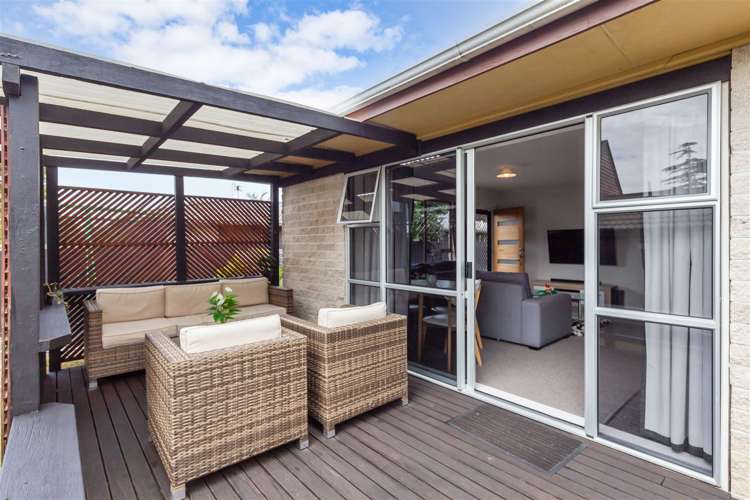 2/201 Henderson Valley Road Henderson_13