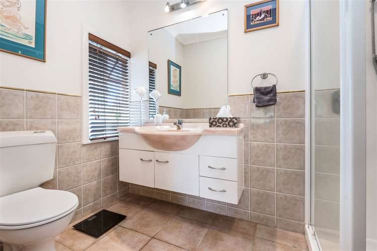 6 Marine Parade Mellons Bay_9