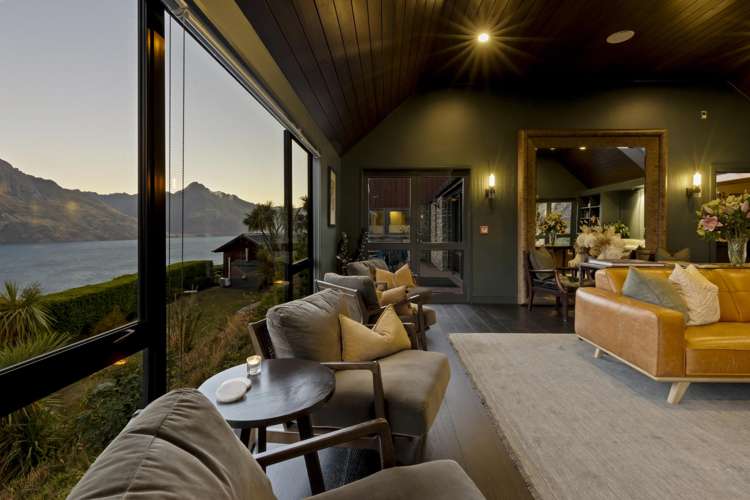 21 & 23 MacKinnon Terrace Sunshine Bay_5