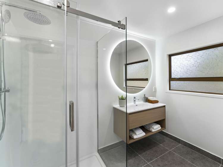 2/867 Beach Road Torbay_11