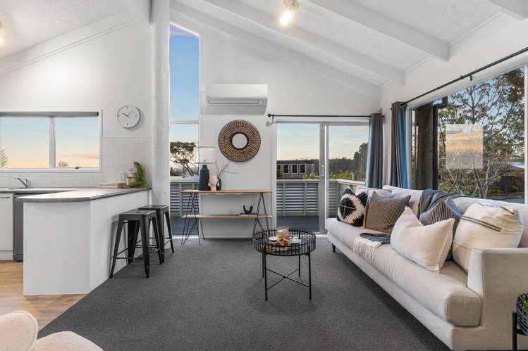 1/6 Oruamo Place Beach Haven_2