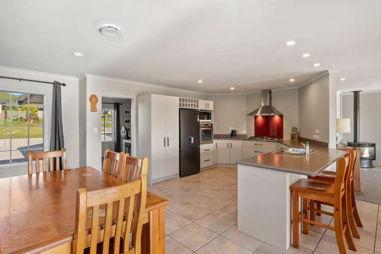 94 Basley Road Owhata_2