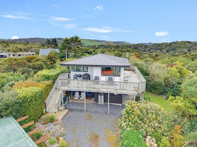 Tree-Top Escape with Stunning Ocean Views