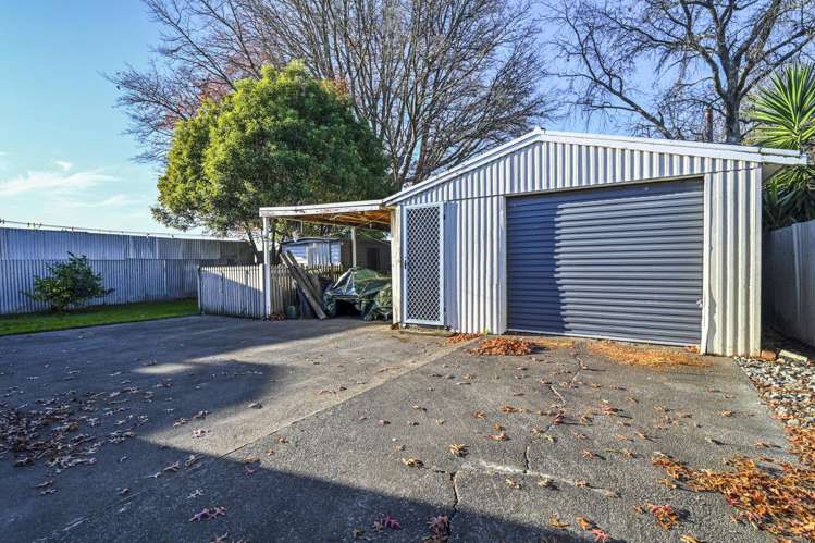 215 Sunnybank Crescent Camberley_13