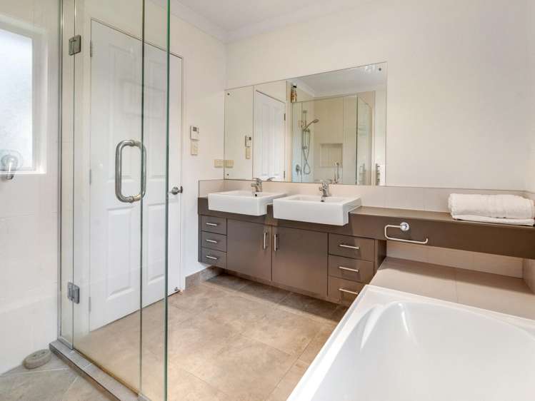 5 Seymour Road Mellons Bay_24