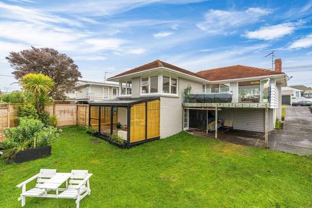 Spacious 4 Bedroom Family Home in Hauraki