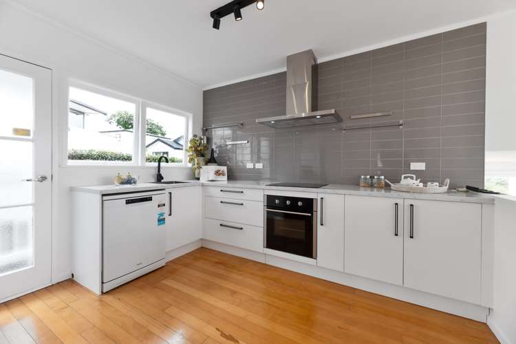 8 Hauraki Cres Pinehill_4