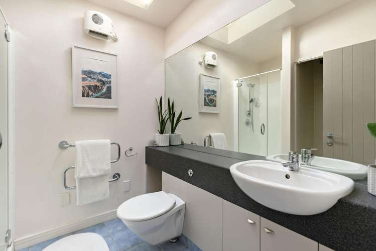 7/23 Adelaide Street Queenstown_16