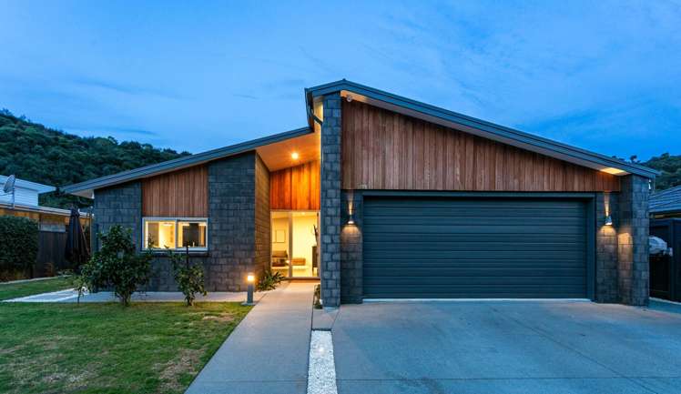 261 Lakes Boulevard Pyes Pa_15