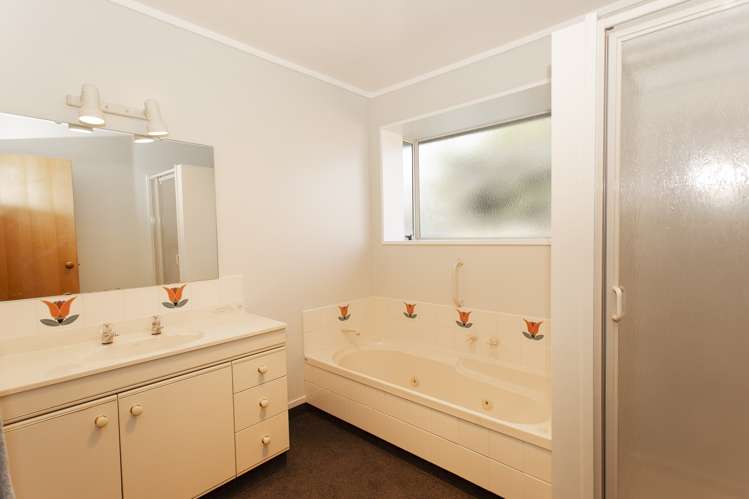 98 Pages Road Allenton_18