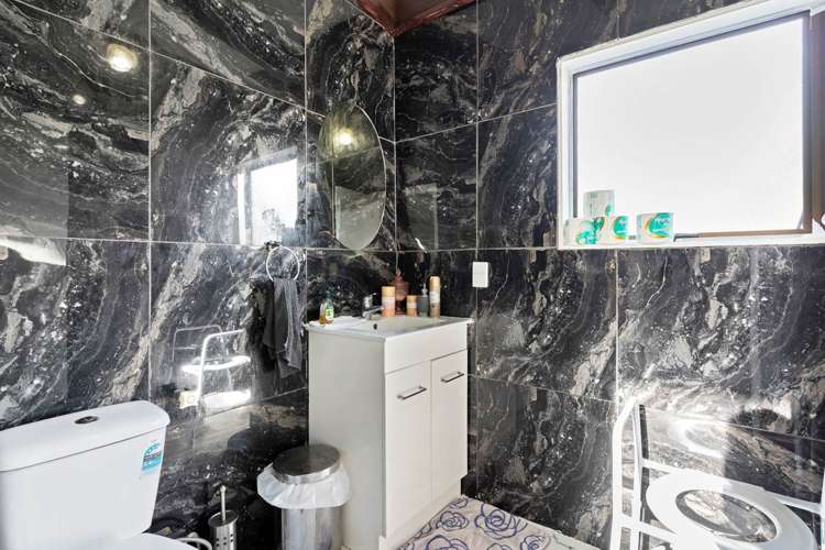 7 Juvena Place Clover Park_26