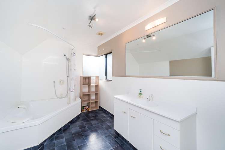 15 Rothesay Place Highbury_17