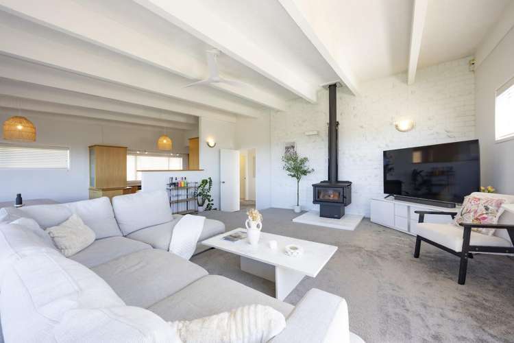 219 Royal Road Massey_4