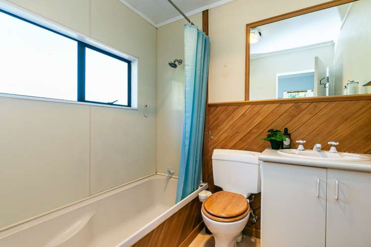 69 Woodhouse Avenue Karori_12