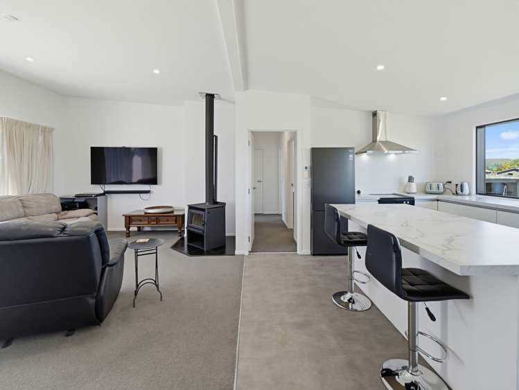 84 Racecourse Road_4