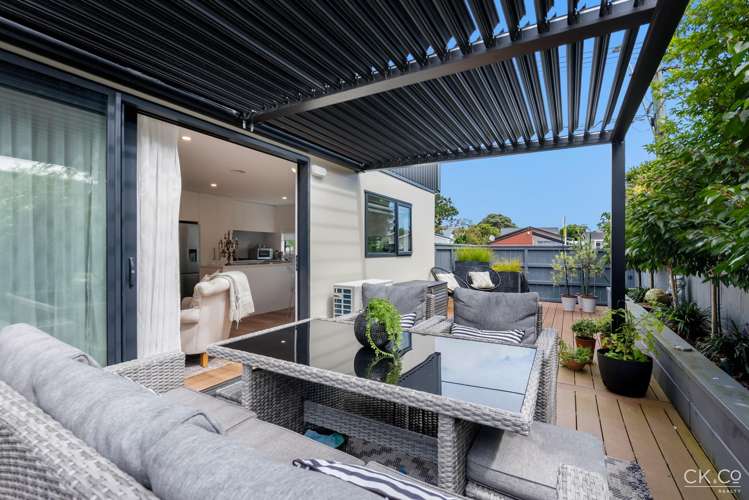 1/51 Kings Crescent Lower Hutt_15