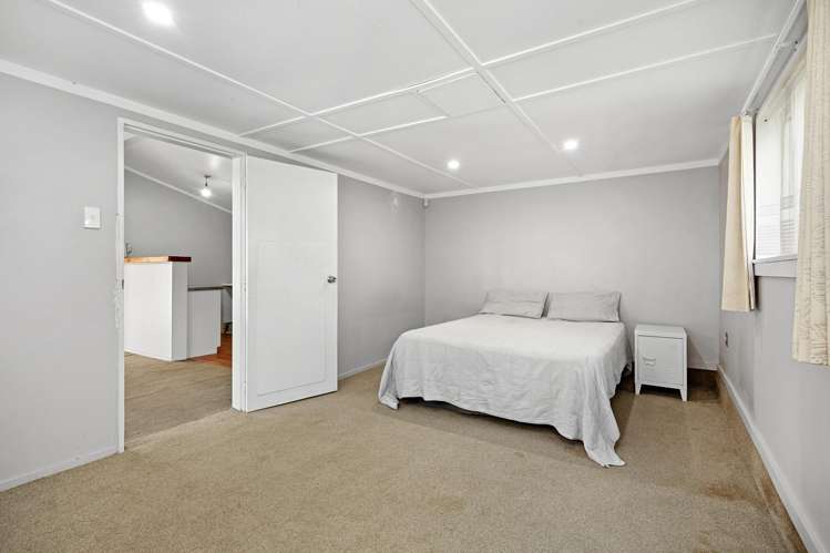 63 Sunny Grove Wainuiomata_16