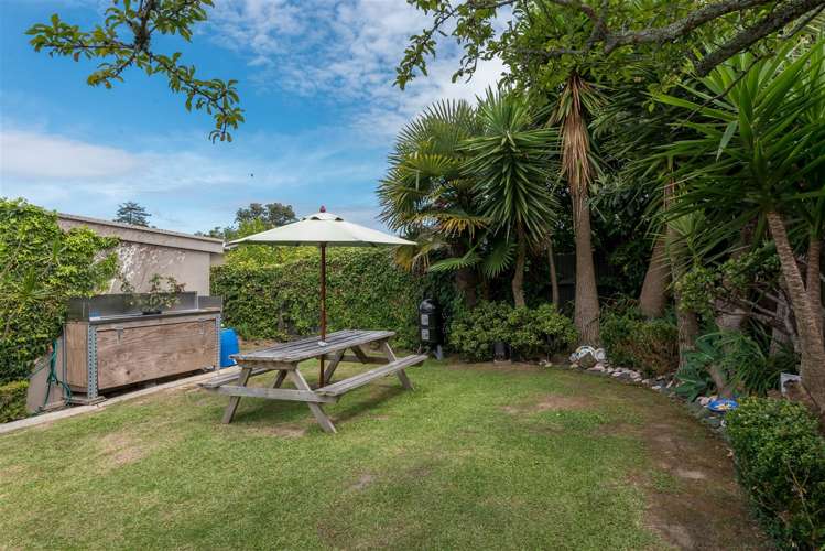 6 Marine Parade Mellons Bay_22