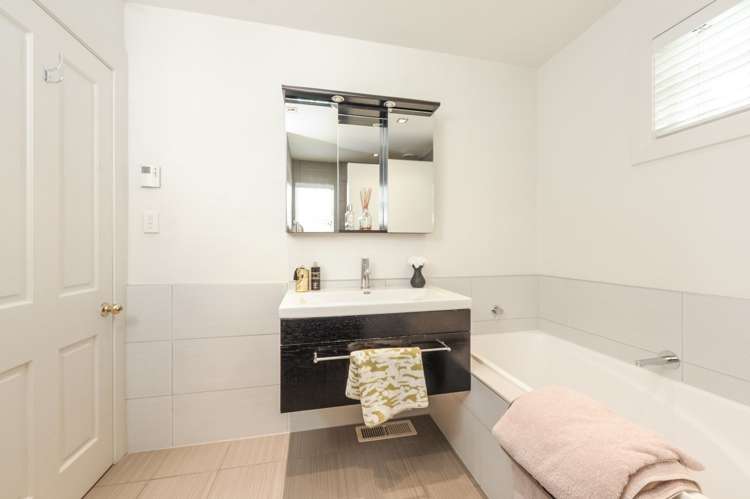 2 Kingsview Road Mount Eden_13